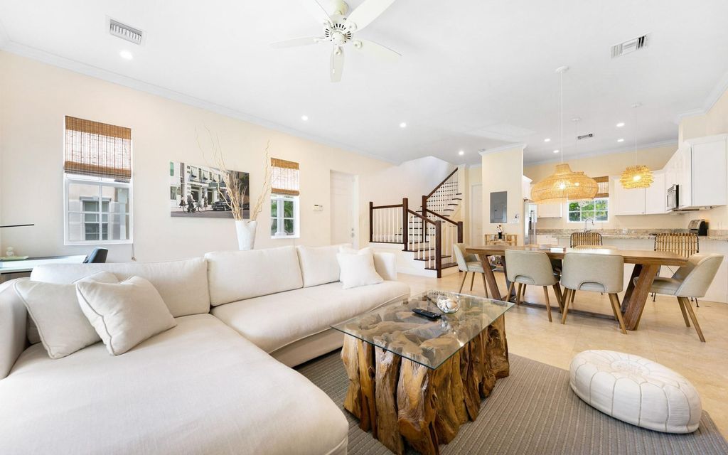 Balmoral W70, New Providence/Paradise Island