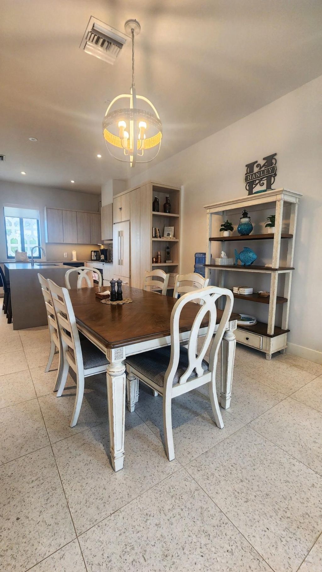 Westend J6, New Providence/Paradise Island
