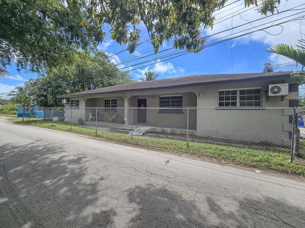 Armbrister St., New Providence/Paradise Island