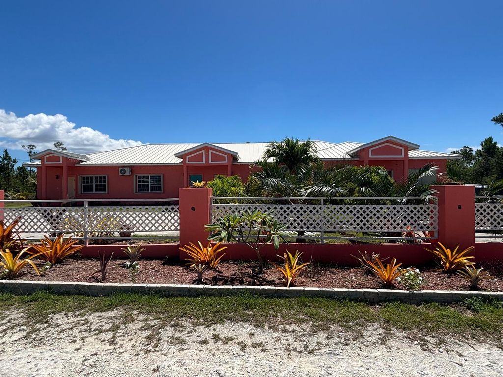 7 Pitt Circle, Grand Bahama/Freeport