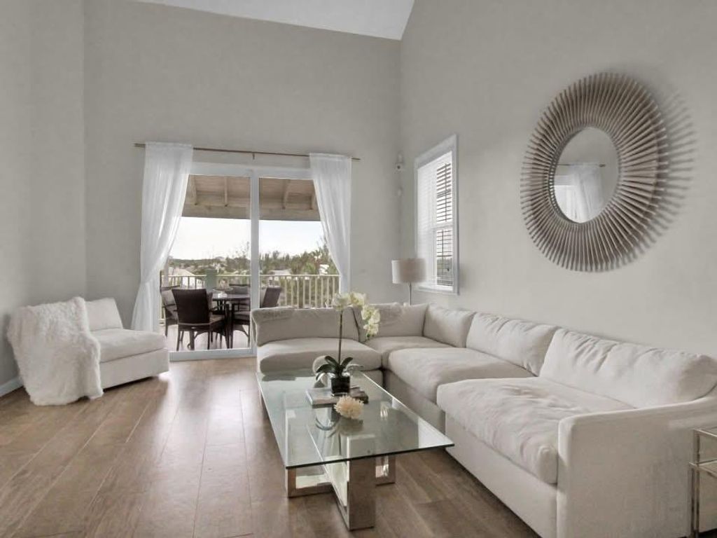 West Bay Street 24, New Providence/Paradise Island