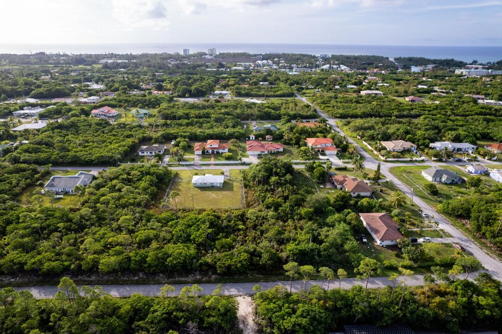 Lucayan Glenn, Grand Bahama/Freeport