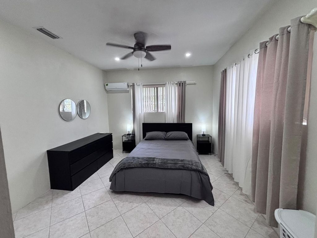 17 Silver Avenue 4, Grand Bahama/Freeport