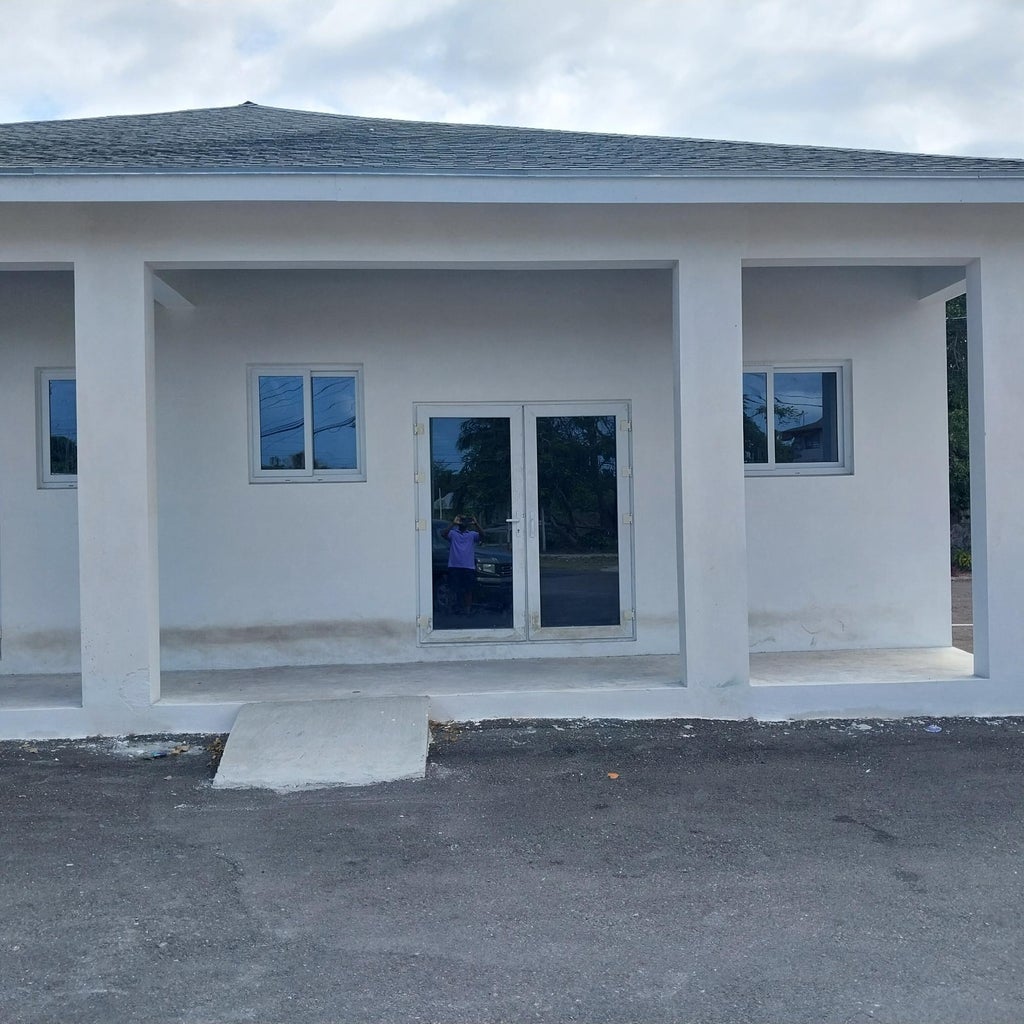 Byron's Commercial Court, New Providence/Paradise Island