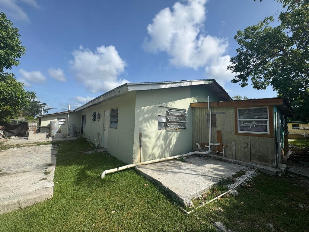 9 Samantha Drive, Marathon, New Providence/Paradise Island