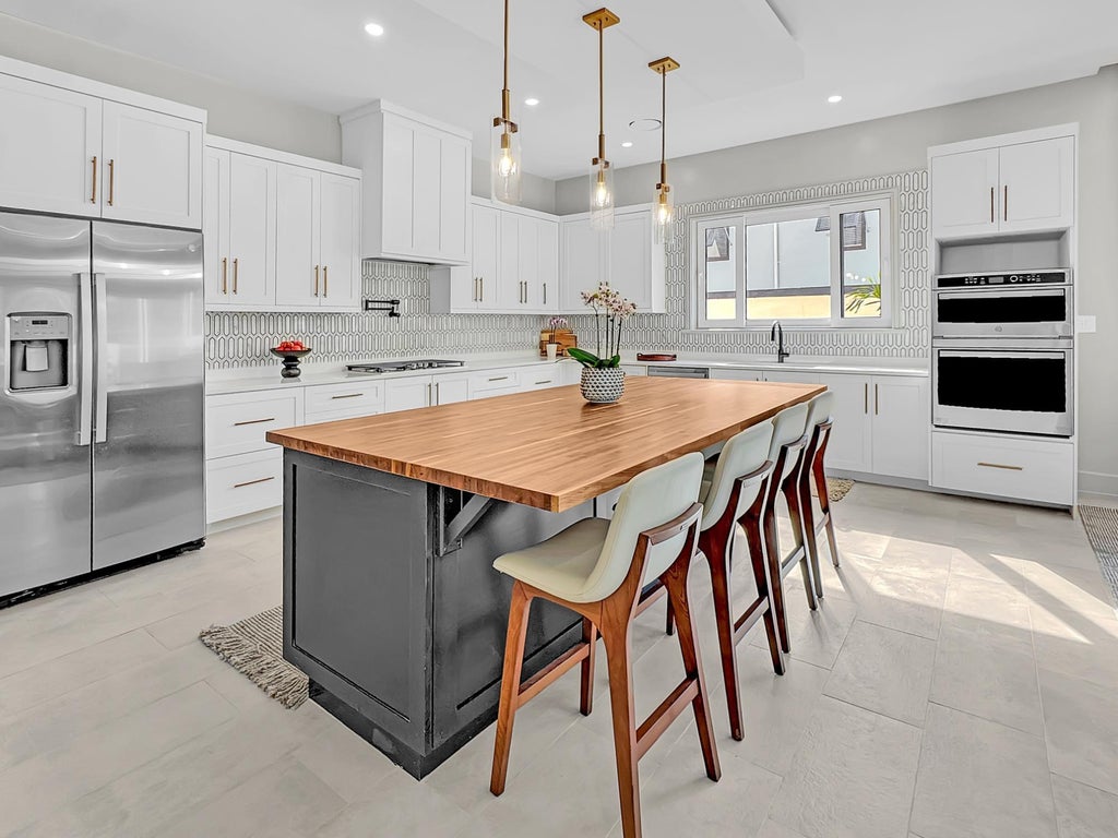 Balmoral, Sanford Drive A15, New Providence/Paradise Island