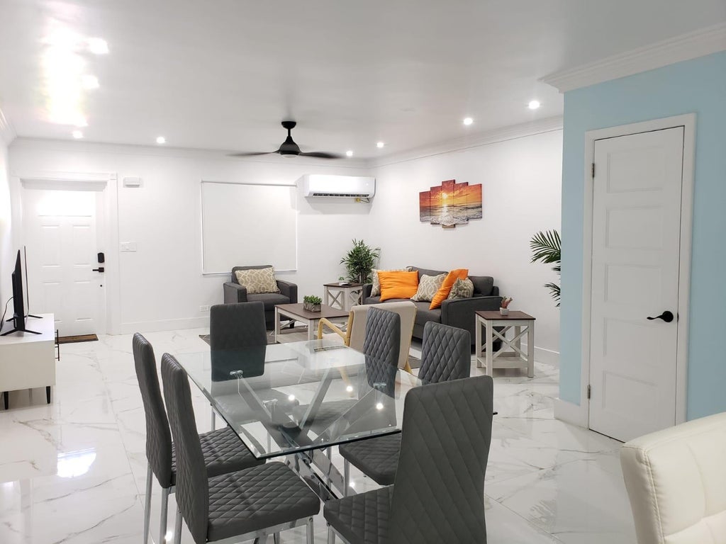 Devonshire Street, New Providence/Paradise Island