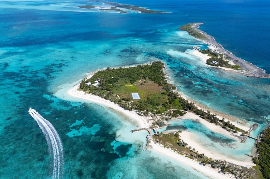 Frozen And Alder Cay, Berry Islands