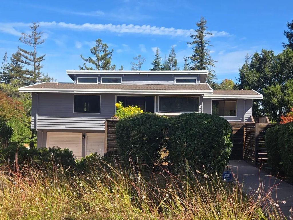911 Mears Court, Stanford
