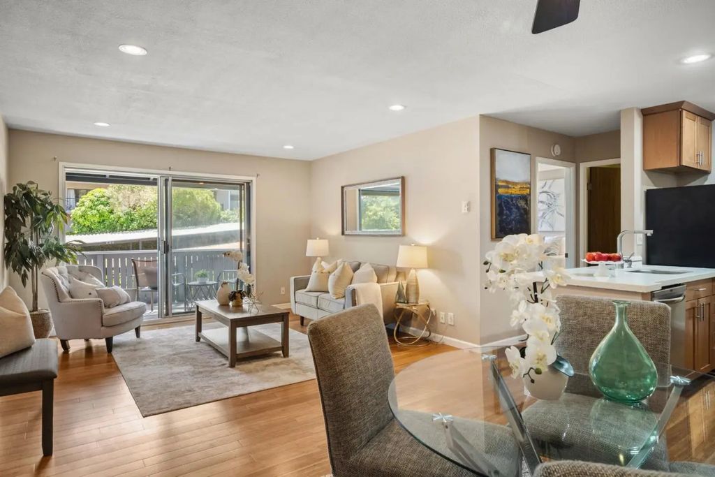 209 Boardwalk Avenue H, San Bruno