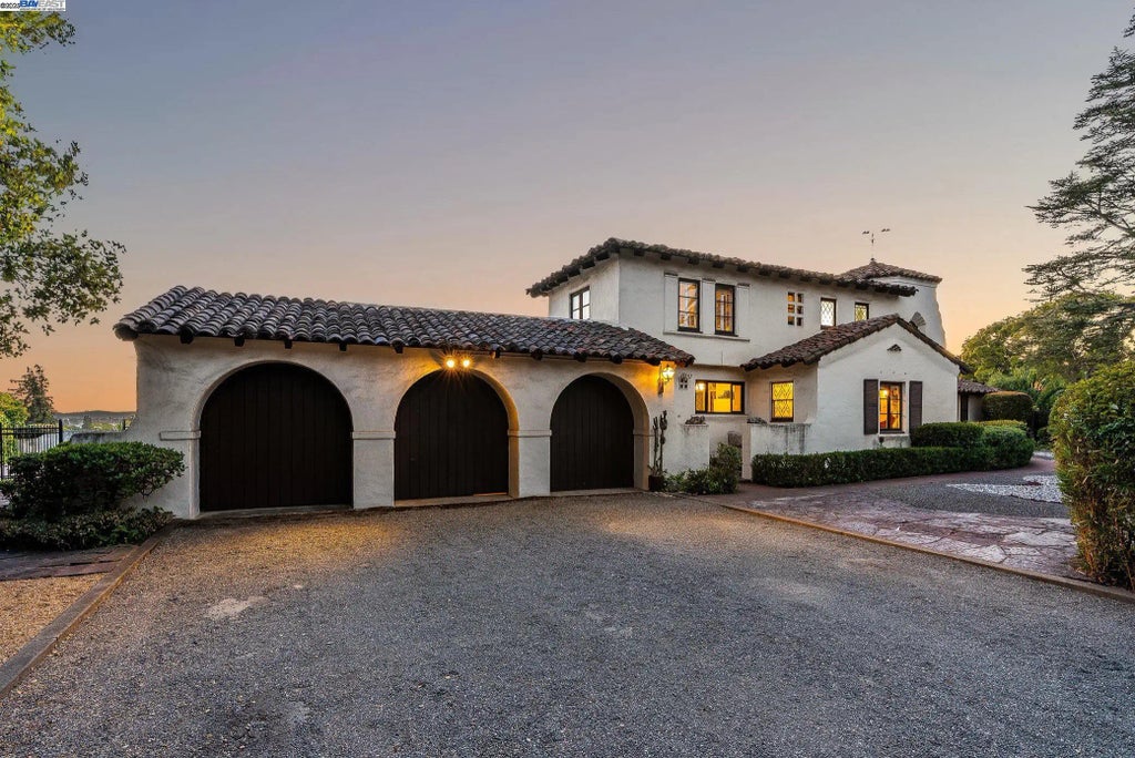 921 Warren Street, Hayward