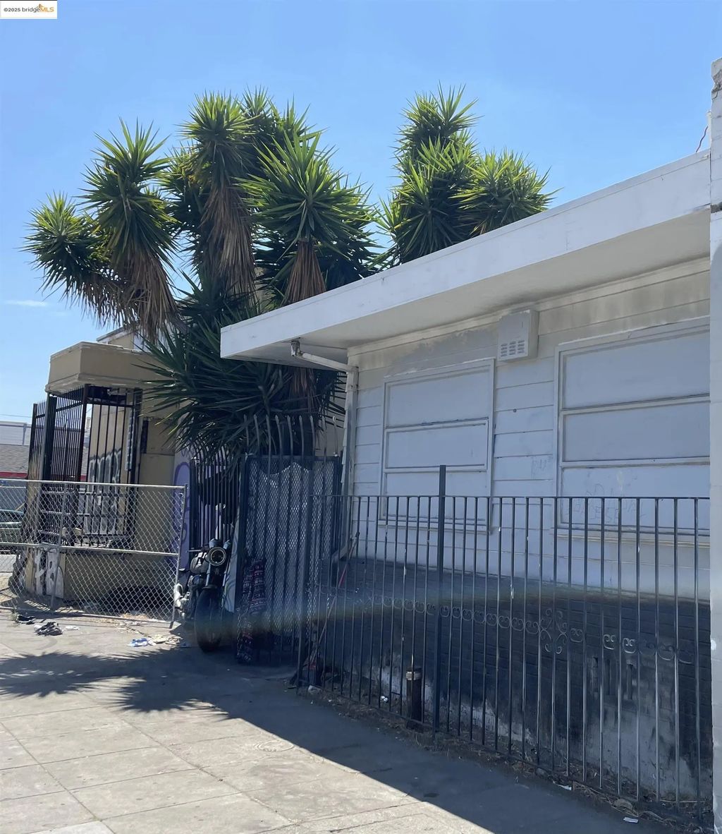 9027 International Blvd, Oakland