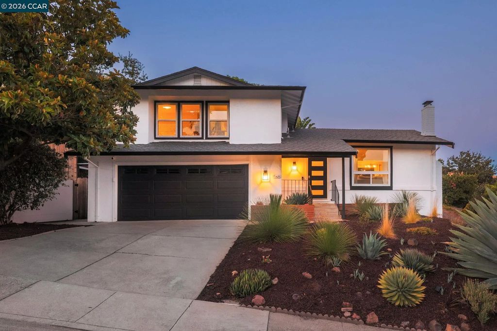 566 Webster Dr, Martinez
