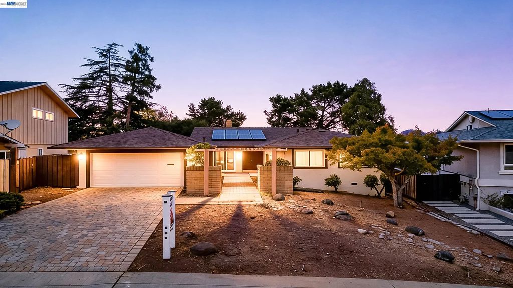 27929 Edgecliff Way, Hayward