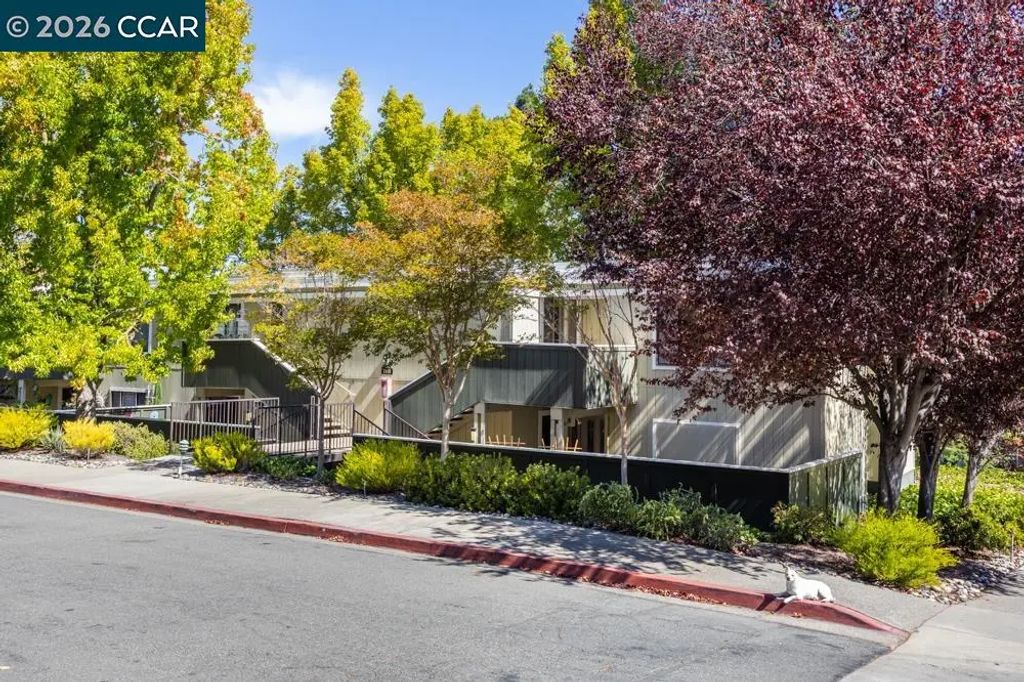 1116 Running Springs Rd 7, Walnut Creek