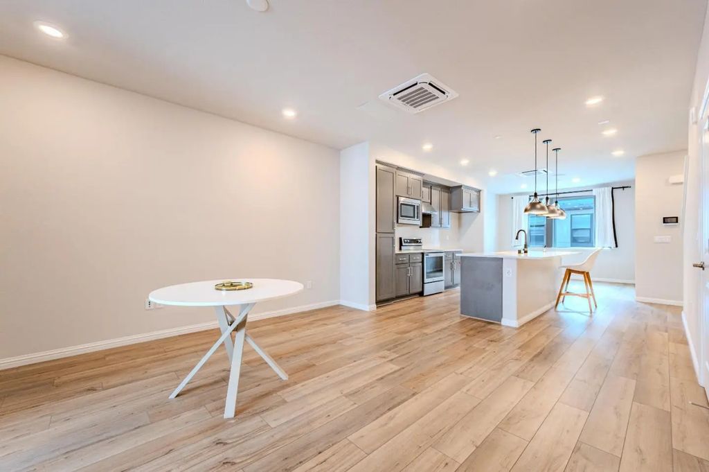 290 Waters Park Circle, San Mateo