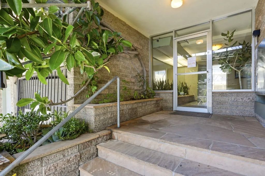 3877 Howe Street 108, Oakland