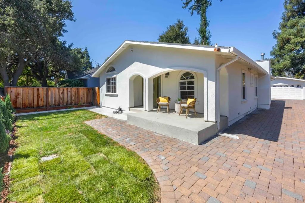 537 7th Avenue, Menlo Park