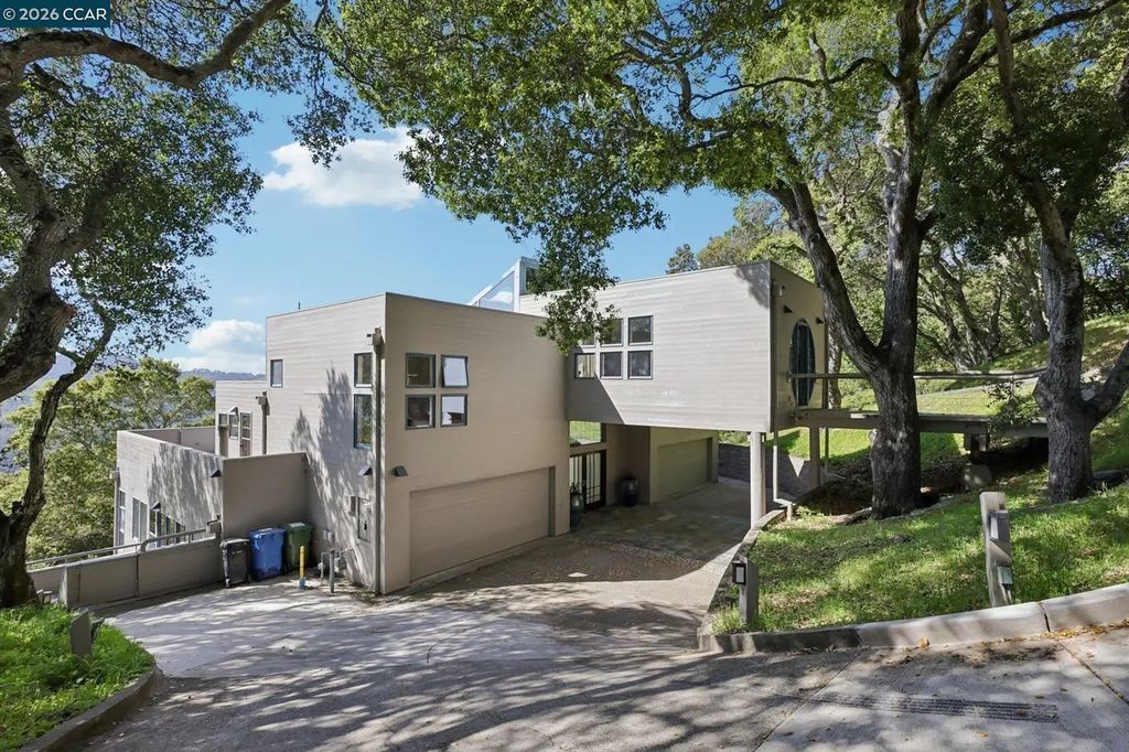 319 Tappan Terrace, Orinda