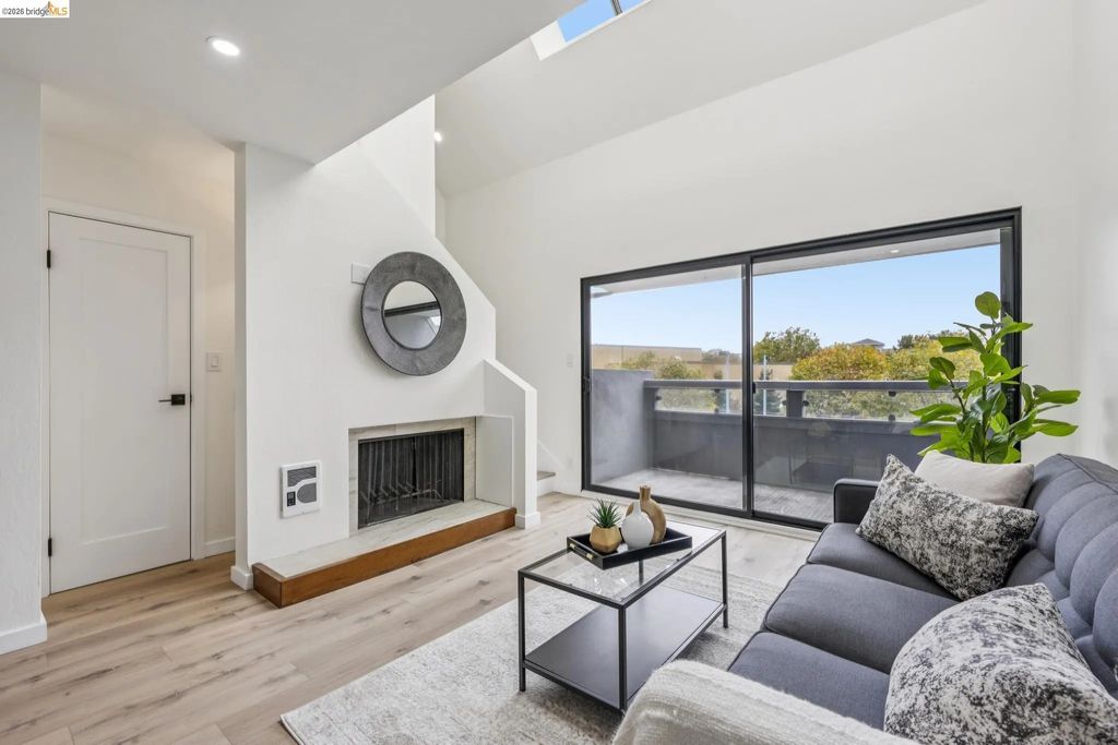 7 Embarcadero West 207, Oakland