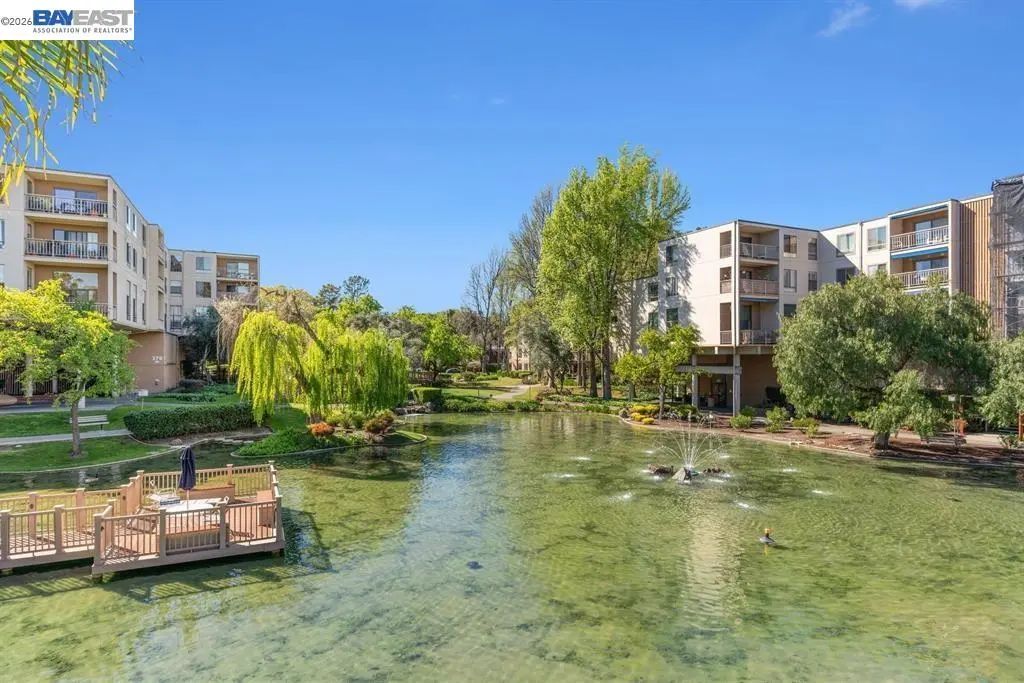 430 N Civic Dr 208, Walnut Creek