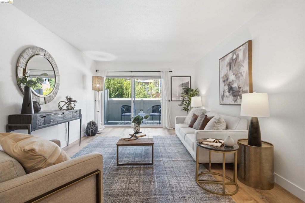 288 Whitmore St 121, Oakland