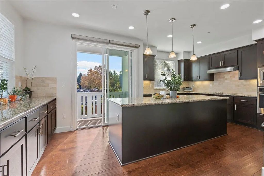 2041 Atlas Loop, Mountain View
