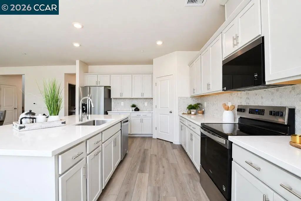 5204 Kestrel, Antioch