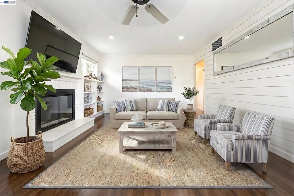 1338 Thais Lane, Hayward