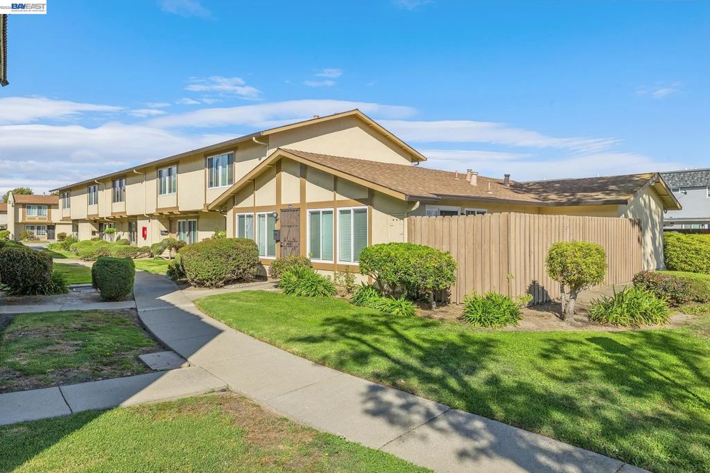 34524 Somerset Ter, Fremont