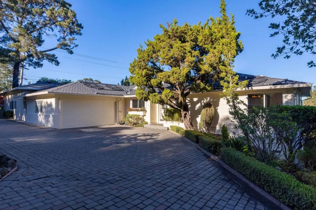 1548 Kingswood Drive, Hillsborough