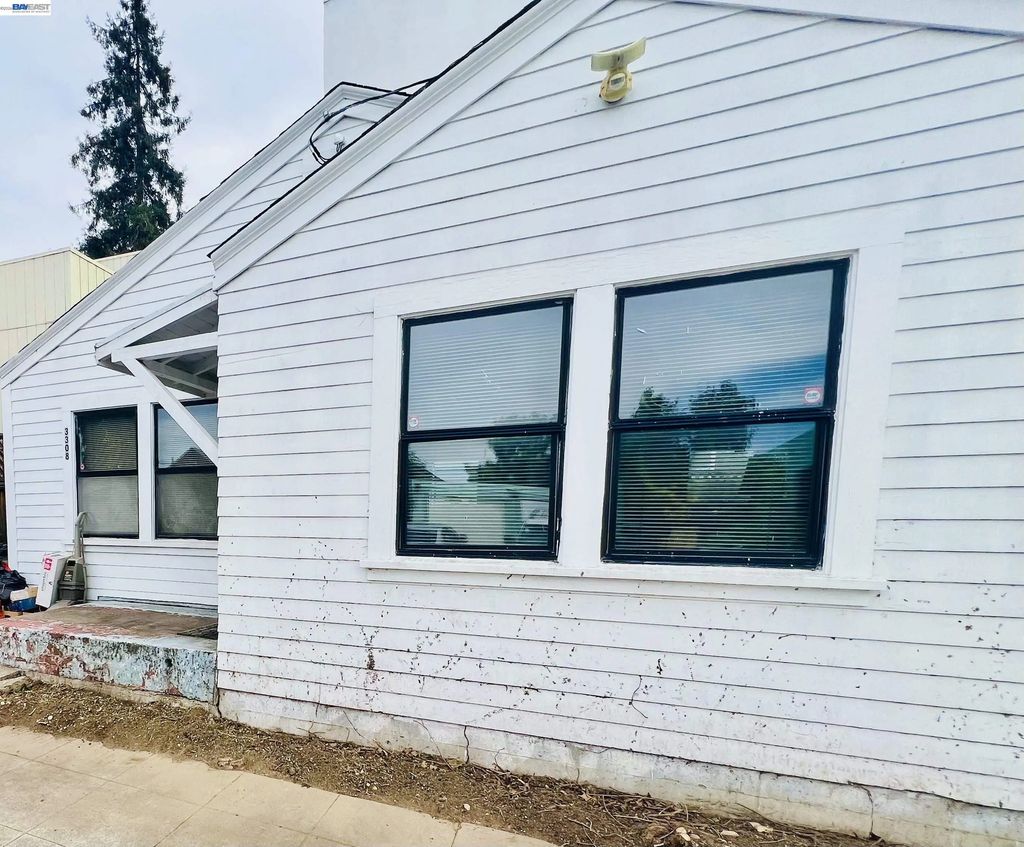 3308 Loma Vista Way, Oakland