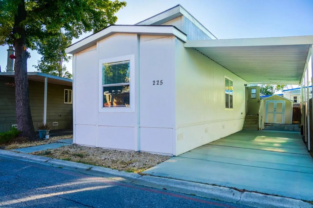 225 El Bosque 225, San Jose