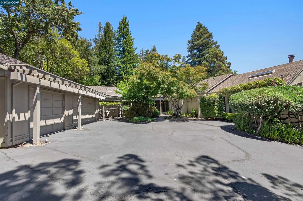 12 E Altarinda, Orinda
