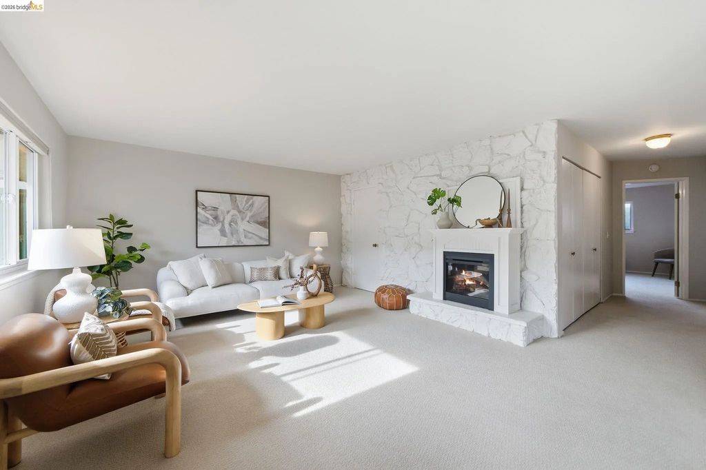 2133 Santa Clara Ave 206, Alameda