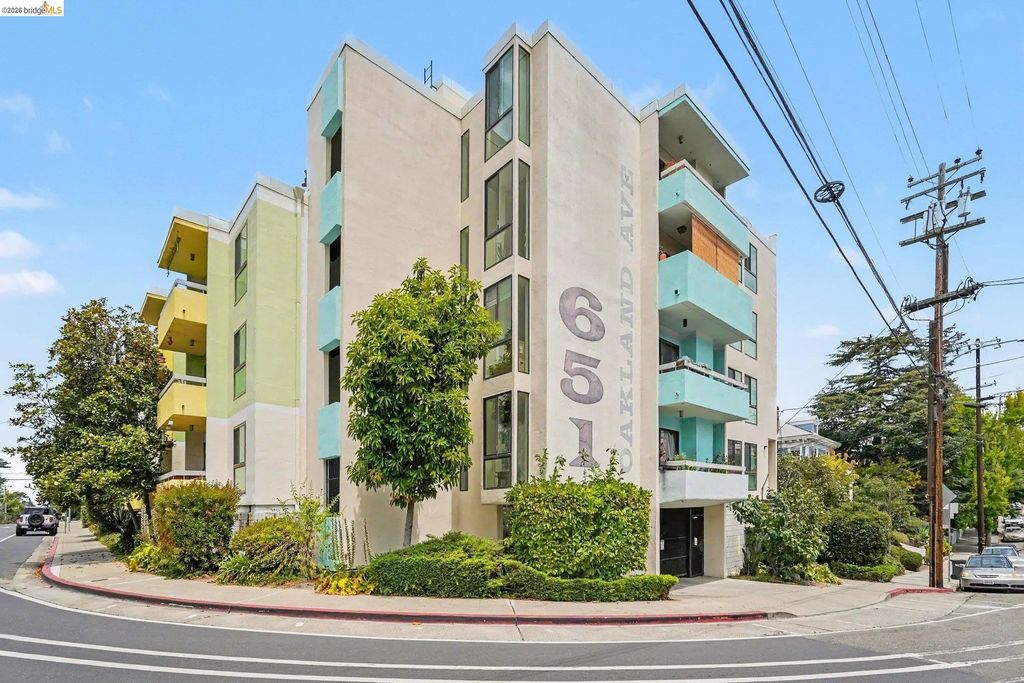 651 Oakland Ave 2d, Oakland