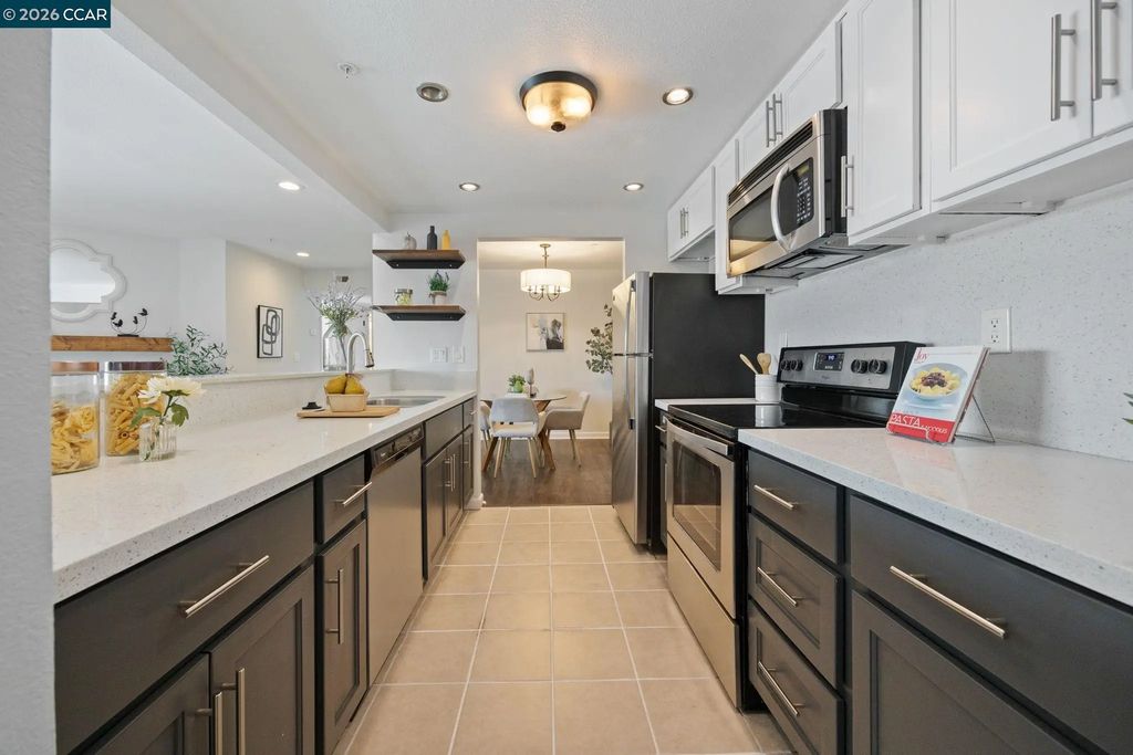 417 Evelyn Avenue 302, Albany
