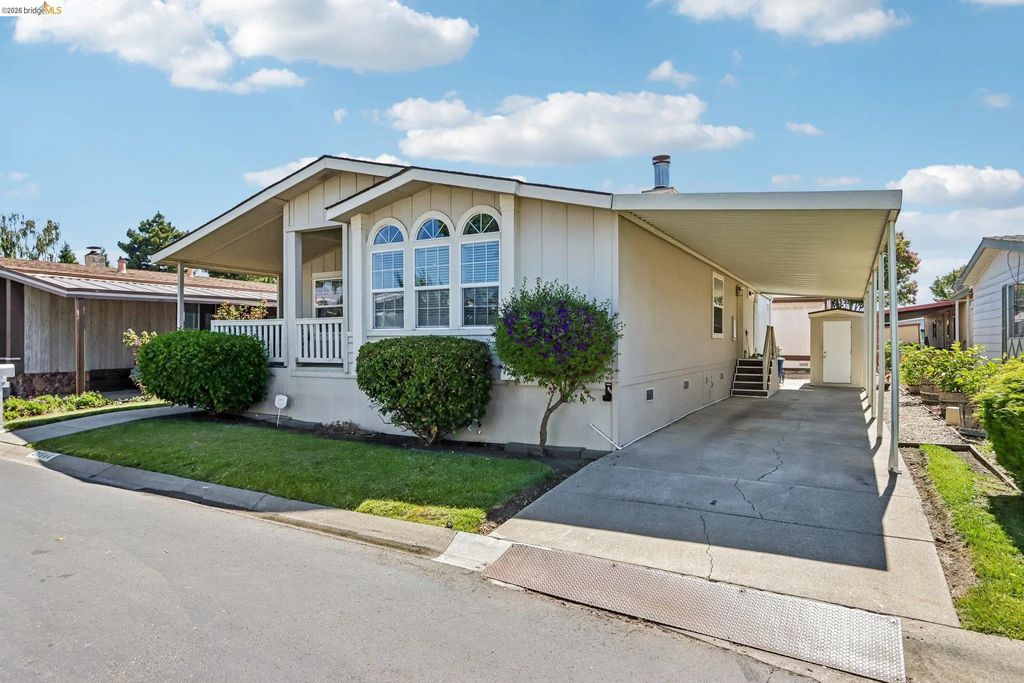 29344 New Hampshire, Hayward