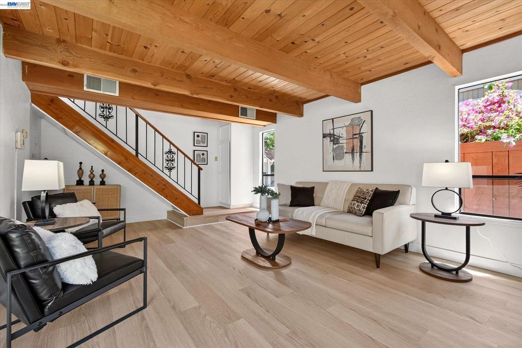 112 Mission Dr, Pleasanton