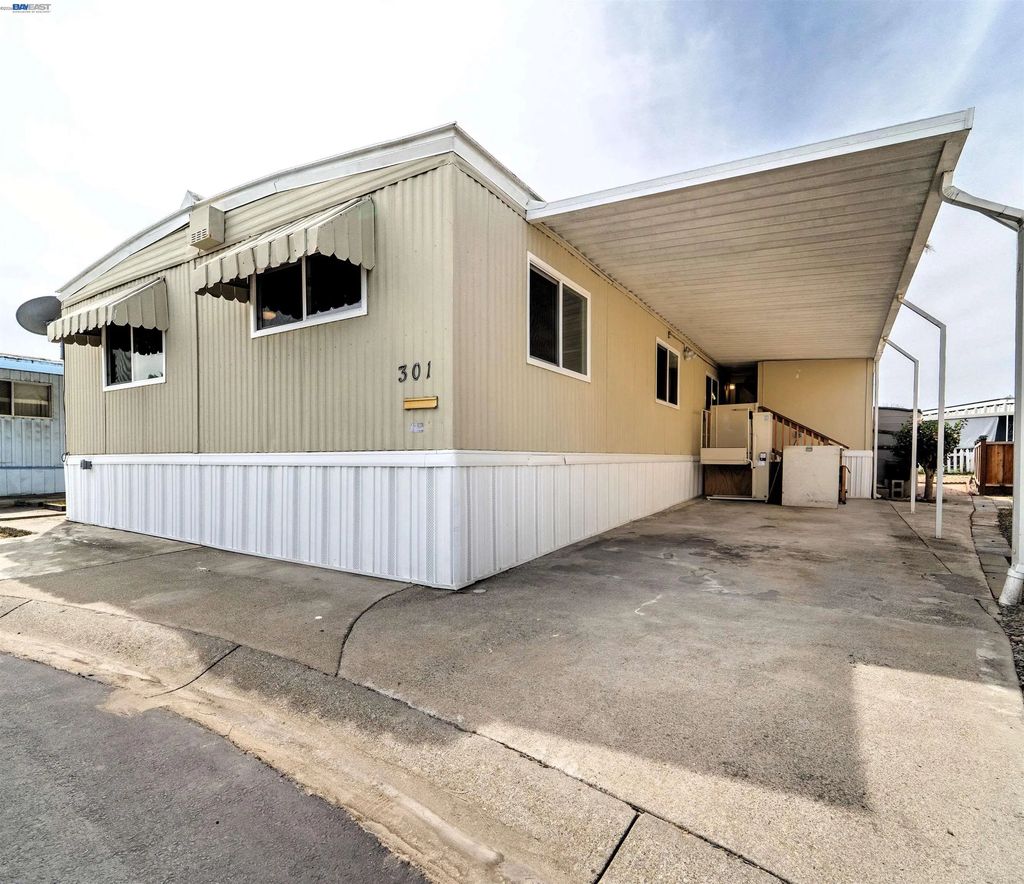 301 Maui Circle, Union City