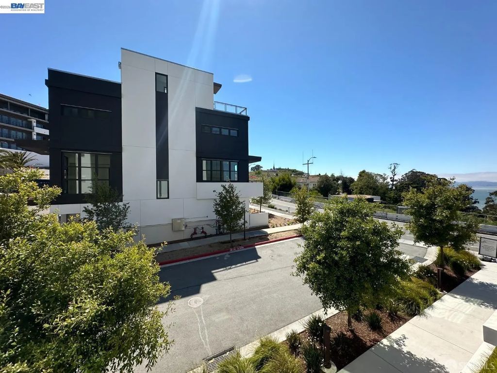 1 Bristol Ct. 302, San Francisco