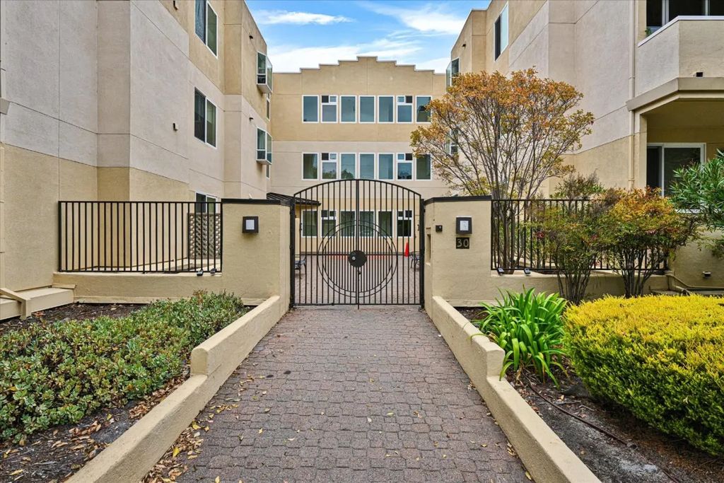30 Lorton Avenue 303, Burlingame