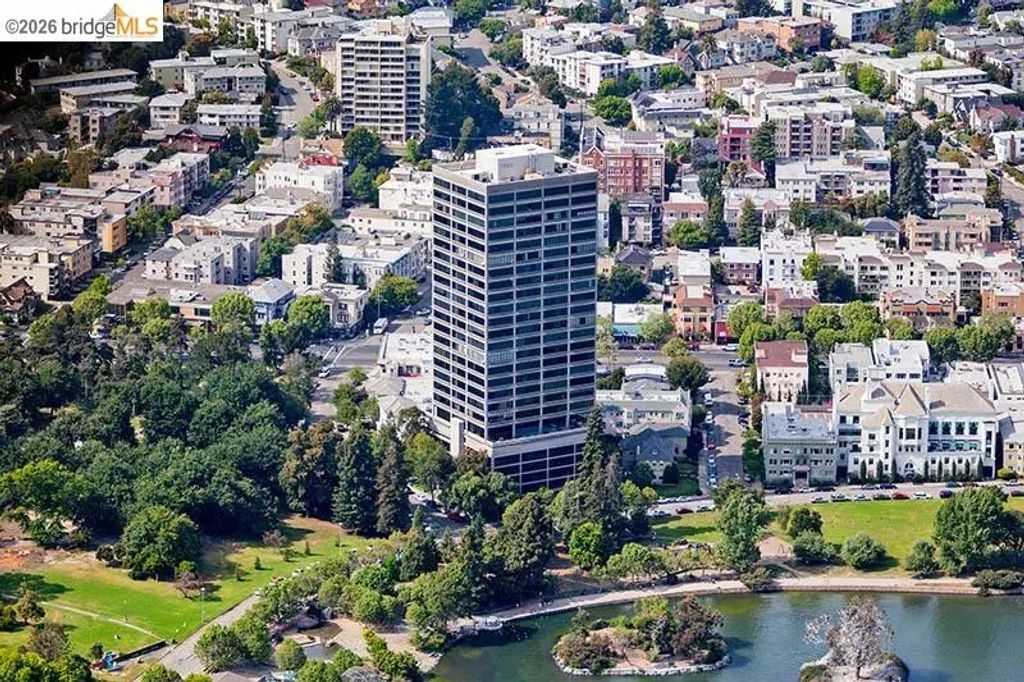565 Bellevue Ave. 806, Oakland