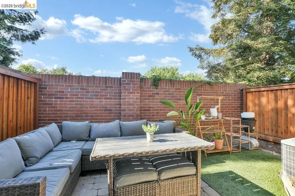 231 Washington Dr, Brentwood