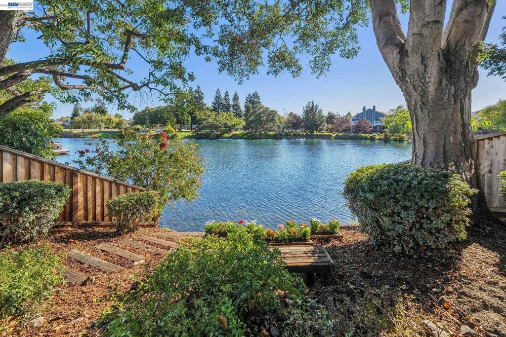 106 Purcell Dr, Alameda
