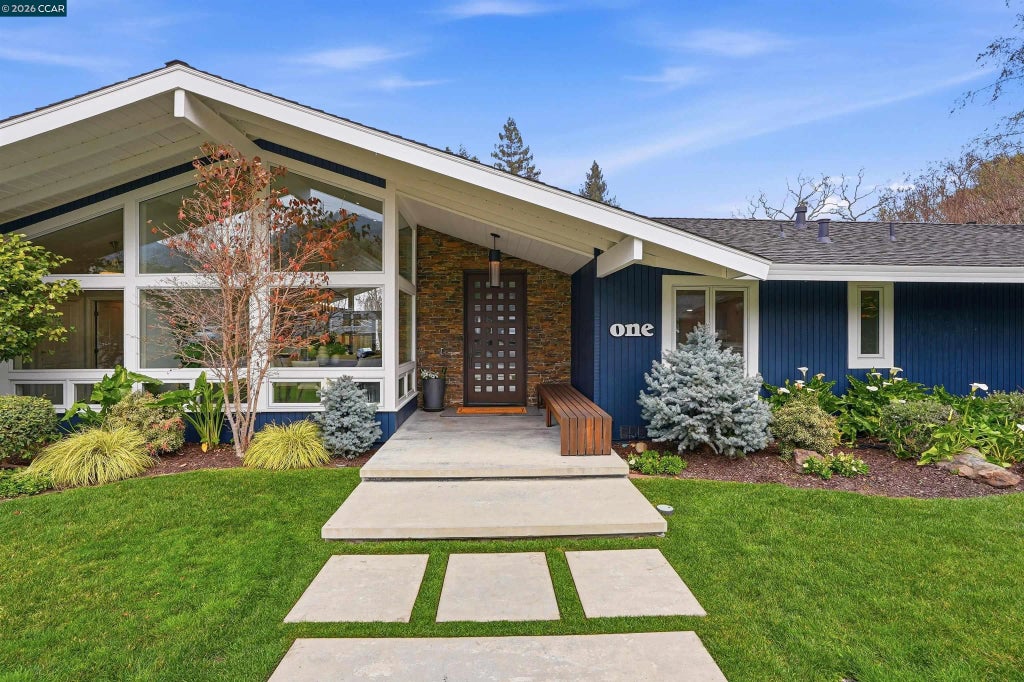 1 Green Acres Ct, Lafayette