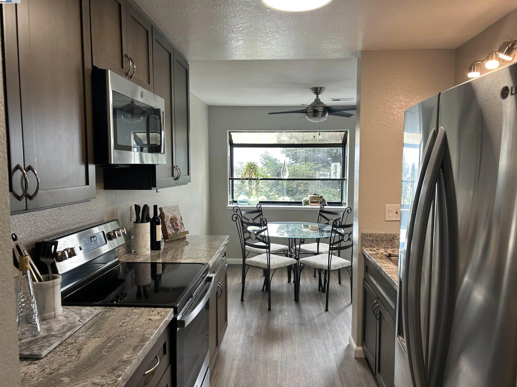 21117 Gary Dr 106, Hayward