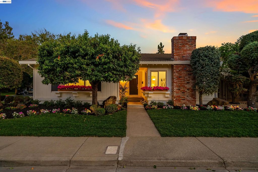 7516 Olive Dr, Pleasanton