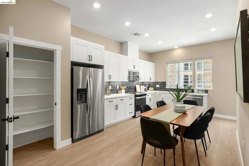 28928 Parkridge Loop 105, Hayward