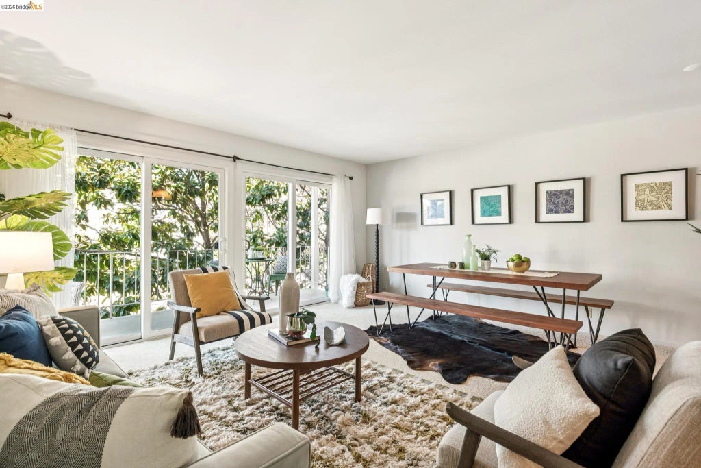 695 Mariposa 203, Oakland